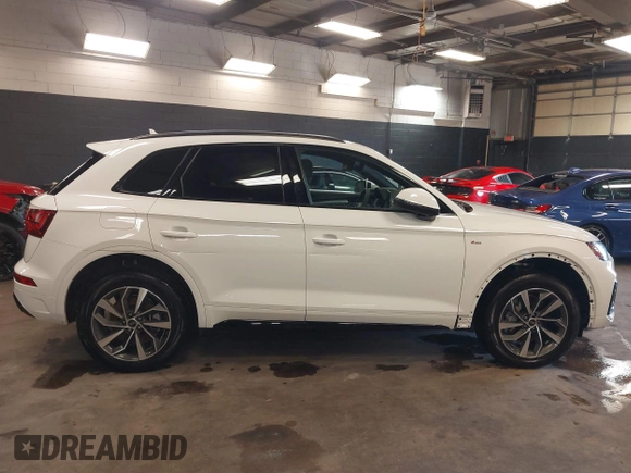 2024 Audi Q5 S line Premium z VIN WA1GAAFY8R2116024, wystawiony jako IAAI lot #41628404 z przebiegiem 4966 mil mil oraz . Historia ofert i sprzedaży dostępna na DreamBid. Obrazek 12.