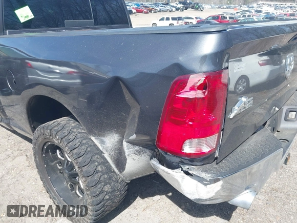 2015 Ram 1500 Big Horn z VIN 1C6RR7GT8FS549293, wystawiony jako IAAI lot #41833000 z przebiegiem Nie podano mil oraz . Historia ofert i sprzedaży dostępna na DreamBid. Obrazek 6.