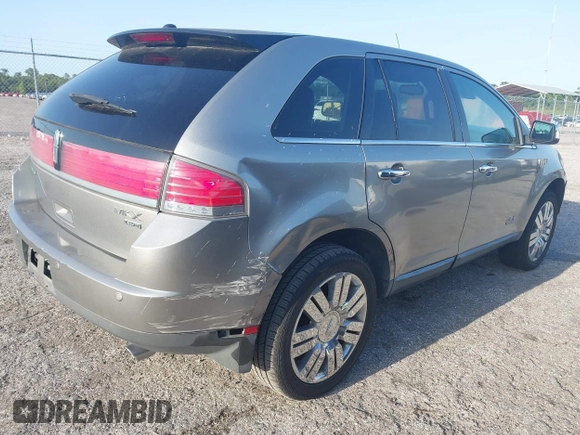 2008 Lincoln MKX z VIN 2LMDU88C28BJ18533, wystawiony jako IAAI lot #42273562 z przebiegiem 154 752 mil mil oraz . Historia ofert i sprzedaży dostępna na DreamBid. Obrazek 4.