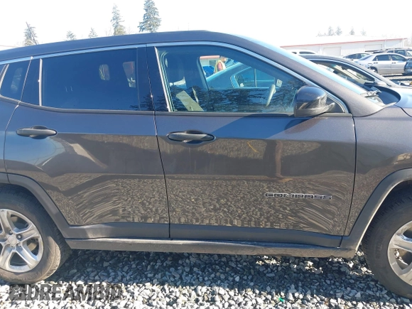 2023 Jeep Compass Sport z VIN 3C4NJDAN2PT527152, wystawiony jako IAAI lot #41431798 z przebiegiem 45 989 mil mil oraz . Historia ofert i sprzedaży dostępna na DreamBid. Obrazek 14.