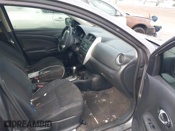 2016 Nissan Versa S Plus with VIN 3N1CN7APXGL842122, listed as a IAAI auction lot 41306018 with 211,746 mi miles. Bid and sale history available at carsss.com. Image 5.