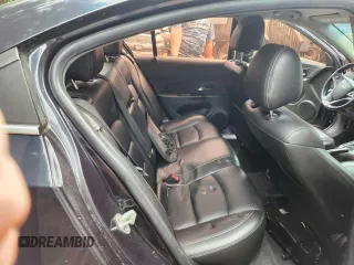 2014 Chevrolet Cruze 2LT z VIN 1G1PE5SB4E7385369, wystawiony jako Copart lot #61275315 z przebiegiem 147 444 mil mil oraz Czysty tytuł • Clean title. Historia ofert i sprzedaży dostępna na DreamBid. Obrazek 6.