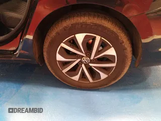2024 Volkswagen Jetta S z VIN 3VW5M7BU1RM076143, wystawiony jako IAAI lot #42786512 z przebiegiem 30 201 mil mil oraz . Historia ofert i sprzedaży dostępna na DreamBid. Obrazek 35.