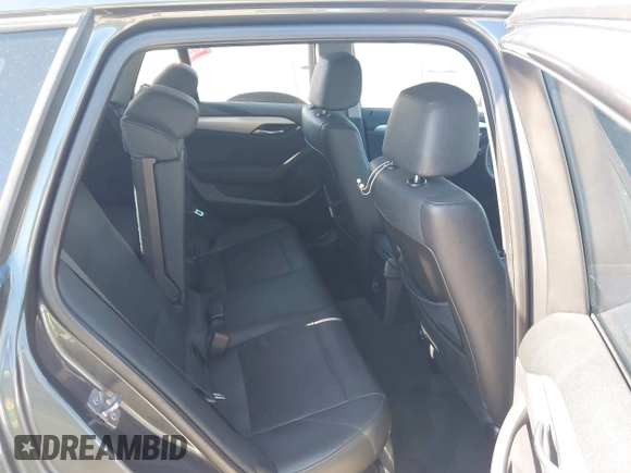 2014 BMW X1 sDrive28i z VIN WBAVM1C57EVW47767, wystawiony jako IAAI lot #41867313 z przebiegiem 90 431 mil mil oraz . Historia ofert i sprzedaży dostępna na DreamBid. Obrazek 8.
