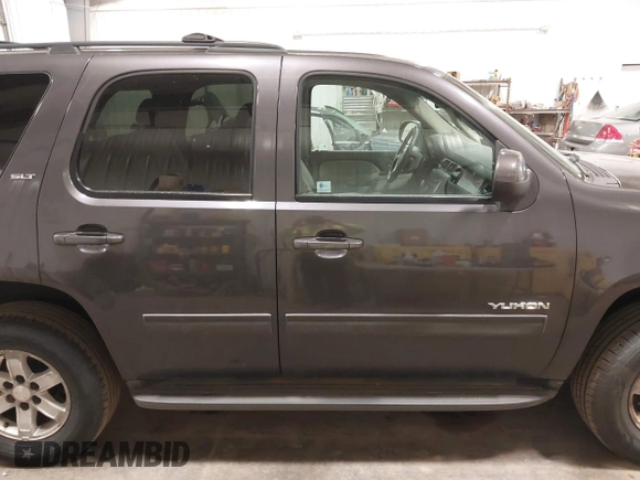 2010 GMC Yukon SLT with VIN 1GKUKCE08AR148548, listed as a IAAI auction lot 41994933 with 248,534 mi miles. Bid and sale history available at carsss.com. Image 13.