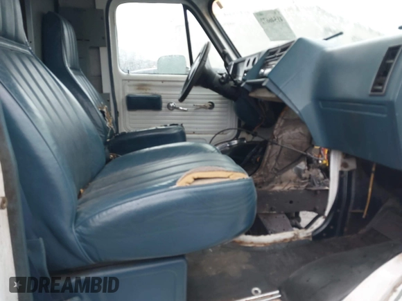 1993 GMC Van z VIN 1GTEG25H1PF507914, wystawiony jako IAAI lot #41546672 z przebiegiem 226 974 mil mil oraz . Historia ofert i sprzedaży dostępna na DreamBid. Obrazek 5.