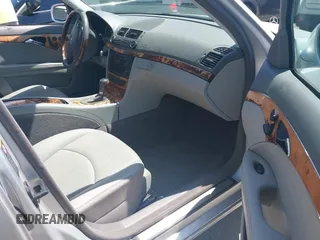 2009 Mercedes-Benz E-Class Luxury 3.5L with VIN WDBUF56X99B439005, listed as a IAAI auction lot 41998193 with 186,204 mi miles. Bid and sale history available at carsss.com. Image 5.