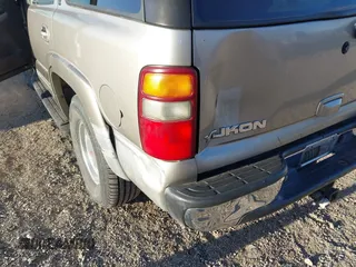 2002 GMC Yukon SLT with VIN 1GKEK13Z52J263912, listed as a IAAI auction lot 41799085 with 340,006 mi miles. Bid and sale history available at carsss.com. Image 6.