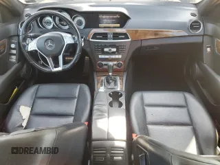 2014 Mercedes-Benz C 250 Sport z VIN WDDGF4HBXEA965367, wystawiony jako Copart lot #55700405 z przebiegiem 128 768 mil mil oraz Szkoda całkowita • Salvage title. Historia ofert i sprzedaży dostępna na DreamBid. Obrazek 8.