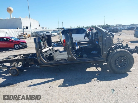 2020 GMC Sierra 1500 Denali z VIN 1GTU9FEL9LZ170791, wystawiony jako IAAI lot #41732485 z przebiegiem Nie podano mil oraz . Historia ofert i sprzedaży dostępna na DreamBid. Obrazek 14.