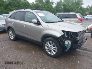 2015 Kia Sorento EX with VIN 5XYKUDA71FG641547, listed as a IAAI auction lot 42266370 with 155,652 mi miles and . Bid and sale history available at DreamBid. Image 1.