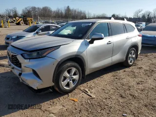 2022 Toyota Highlander L z VIN 5TDCZRBH2NS234381, wystawiony jako Copart lot #48407625 z przebiegiem 45 260 mil mil oraz Szkoda całkowita • Salvage title. Historia ofert i sprzedaży dostępna na DreamBid. Obrazek 1.