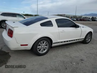 2007 Ford Mustang Deluxe z VIN 1ZVFT80N975326126, wystawiony jako Copart lot #53705085 z przebiegiem 77 431 mil mil oraz Szkoda całkowita • Salvage title. Historia ofert i sprzedaży dostępna na DreamBid. Obrazek 3.