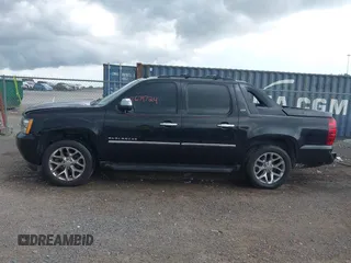 2012 Chevrolet Avalanche LTZ with VIN 3GNTKGE79CG182469, listed as a IAAI auction lot 42679724 with 306,624 mi miles and . Bid and sale history available at DreamBid. Image 14.