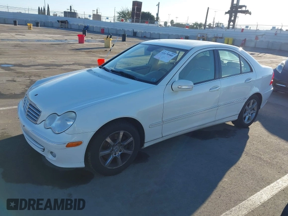 2007 Mercedes-Benz C 280 Luxury z VIN WDBRF54H47A945054, wystawiony jako IAAI lot #41670980 z przebiegiem 119 148 mil mil oraz . Historia ofert i sprzedaży dostępna na DreamBid. Obrazek 18.