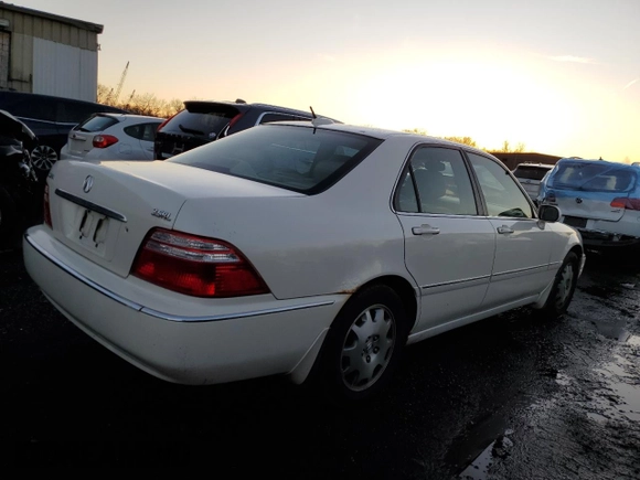 2004 Acura RL w/Navigation System with VIN JH4KA966X4C001987, listed as a Copart auction lot 84900254 with 151,465 mi miles and Clean Title. Bid and sale history available at carsss.com. Image 3.