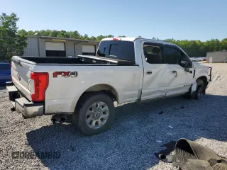 2017 Ford F-250 Lariat with VIN 1FT7W2BT8HEE81095, listed as a Copart auction lot 57960545 with 200,323 mi miles and Salvage title. Bid and sale history available at DreamBid. Image 3.