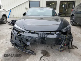 2024 Audi e-tron GT Premium Plus z VIN WAUCJBFW6R7001964, wystawiony jako Copart lot #44019705 z przebiegiem Nie podano mil oraz Czysty tytuł • Clean title. Historia ofert i sprzedaży dostępna na DreamBid. Obrazek 5.