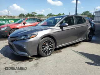 2021 Toyota Camry SE Nightshade with VIN 4T1G11AKXMU530312, listed as a Copart auction lot 50992915 with 295,435 mi miles and Clean Title. Bid and sale history available at carsss.com. Image 1.