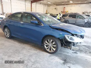 2015 Chrysler 200 S z VIN 1C3CCCBB2FN598693, wystawiony jako IAAI lot #42244246 z przebiegiem 164 297 mil mil oraz . Historia ofert i sprzedaży dostępna na DreamBid. Obrazek 1.