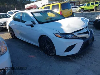 2018 Toyota Camry LE z VIN 4T1B11HK1JU067648, wystawiony jako IAAI lot #41316054 z przebiegiem 101 726 mil mil oraz . Historia ofert i sprzedaży dostępna na DreamBid. Obrazek 1.