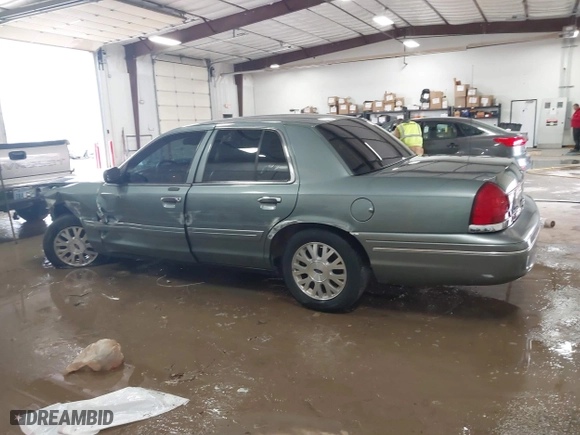 2005 Ford Crown Victoria LX with VIN 2FAFP74W05X124670, listed as a IAAI auction lot 41581963 with 135,486 mi miles. Bid and sale history available at carsss.com. Image 14.