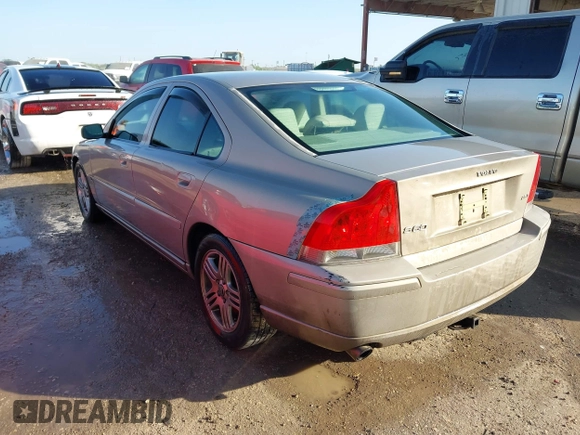 2005 Volvo S60 with VIN YV1RS592052456346, listed as a IAAI auction lot 41893903 with 231,007 mi miles. Bid and sale history available at carsss.com. Image 3.