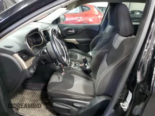 2018 Jeep Cherokee Latitude z VIN 1C4PJMCXXJD532040, wystawiony jako Copart lot #46475515 z przebiegiem 103 811 mil mil oraz Szkoda całkowita • Salvage title. Historia ofert i sprzedaży dostępna na DreamBid. Obrazek 7.