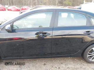2024 Kia Forte LXS z VIN 3KPF24AD7RE799390, wystawiony jako IAAI lot #41856786 z przebiegiem 24 804 mil mil oraz . Historia ofert i sprzedaży dostępna na DreamBid. Obrazek 14.
