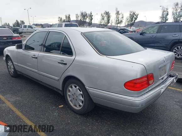1997 Mercedes-Benz E-Class with VIN WDBJF55FXVJ033553, listed as a IAAI auction lot 41425117 with 280,019 mi miles. Bid and sale history available at carsss.com. Image 3.