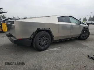 2024 Tesla Cybertruck z VIN 7G2CEHED0RA017009, wystawiony jako Copart lot #71960844 z przebiegiem 4142 mil mil oraz Szkody całkowita. Historia ofert i sprzedaży dostępna na DreamBid. Obrazek 3.
