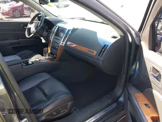 2008 Cadillac STS RWD z VIN 1G6DW67V980103498, wystawiony jako IAAI lot #41950340 z przebiegiem 92 859 mil mil oraz . Historia ofert i sprzedaży dostępna na DreamBid. Obrazek 5.