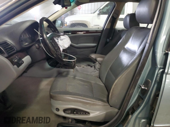 2004 BMW 3 Series 330xi with VIN WBAEW53404PN36084, listed as a Copart auction lot 44697235 with 0 mi miles and Salvage Title. Bid and sale history available at carsss.com. Image 7.