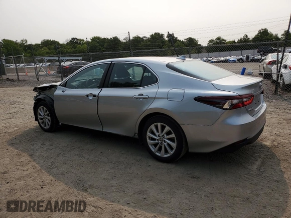 2024 Toyota Camry LE z VIN 4T1C11AK6RU190646, wystawiony jako Copart lot #58817045 z przebiegiem 19 276 mil mil oraz Szkoda całkowita • Salvage title. Historia ofert i sprzedaży dostępna na DreamBid. Obrazek 2.