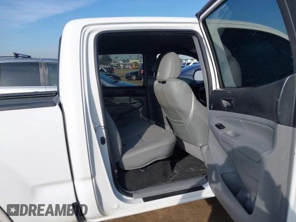 2013 Toyota Tacoma with VIN 3TMMU4FN3DM057649, listed as a IAAI auction lot 41583299 with 89,930 mi miles. Bid and sale history available at carsss.com. Image 8.