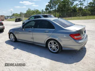 2014 Mercedes-Benz C 250 Sport z VIN WDDGF4HB1EG248594, wystawiony jako Copart lot #57993475 z przebiegiem 100 220 mil mil oraz Czysty tytuł • Clean title. Historia ofert i sprzedaży dostępna na DreamBid. Obrazek 2.