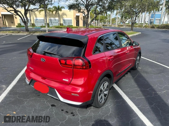 2018 Kia Niro LX with VIN KNDCB3LC3J5132401, listed as a Copart auction lot 50352575 with 87,900 mi miles and Clean Title. Bid and sale history available at carsss.com. Image 4.