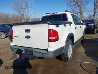 2010 Ford Explorer Sport Trac XLT z VIN 1FMEU3BE3AUF03502, wystawiony jako IAAI lot #41752719 z przebiegiem 142 733 mil mil oraz . Historia ofert i sprzedaży dostępna na DreamBid. Obrazek 4.