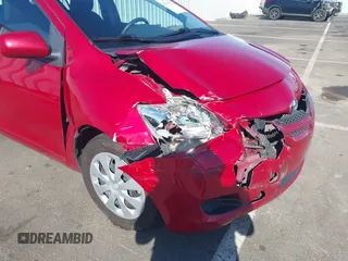 2008 Toyota Yaris z VIN JTDBT903784012634, wystawiony jako IAAI lot #42095324 z przebiegiem 136 691 mil mil oraz . Historia ofert i sprzedaży dostępna na DreamBid. Obrazek 6.