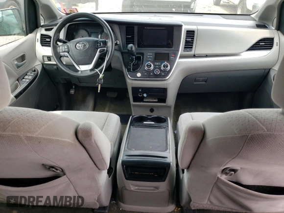 2015 Toyota Sienna LE AAS z VIN 5TDKK3DCXFS541460, wystawiony jako Copart lot #58171725 z przebiegiem 192 174 mil mil oraz Szkoda całkowita • Salvage title. Historia ofert i sprzedaży dostępna na DreamBid. Obrazek 8.