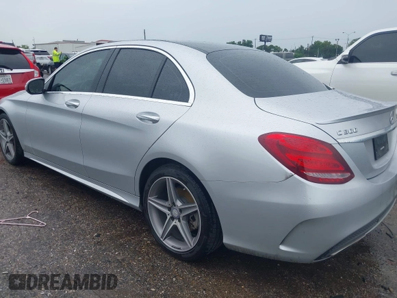 2016 Mercedes-Benz C 300 Luxury z VIN 55SWF4KBXGU177745, wystawiony jako IAAI lot #42483435 z przebiegiem 46 224 mil mil oraz . Historia ofert i sprzedaży dostępna na DreamBid. Obrazek 3.
