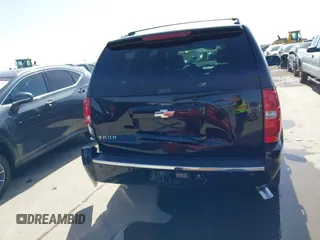 2009 Chevrolet Tahoe LTZ z VIN 1GNFC33J69R285570, wystawiony jako IAAI lot #41701424 z przebiegiem 165 811 mil mil oraz . Historia ofert i sprzedaży dostępna na DreamBid. Obrazek 16.