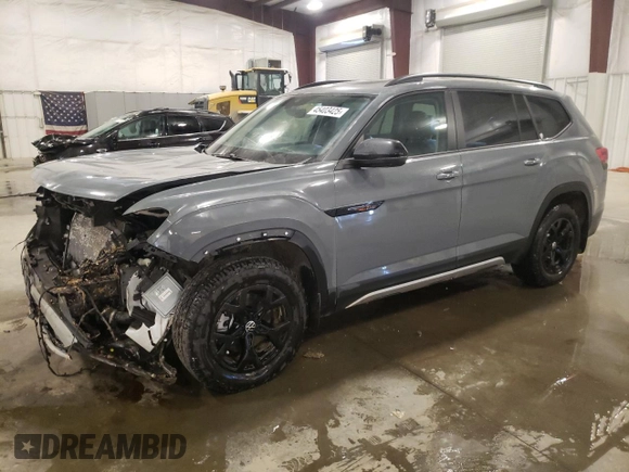 2024 Volkswagen Atlas Peak Edition SE with VIN 1V2CR2CA4RC581662, listed as a Copart auction lot 45403425 with 8,151 mi miles and Salvage title. Bid and sale history available at DreamBid. Image 1.
