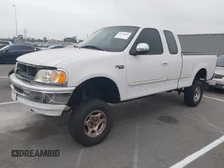 1997 Ford F-150 z VIN 1FTDX17W2VKB82664, wystawiony jako IAAI lot #42554831 z przebiegiem Nie podano mil oraz . Historia ofert i sprzedaży dostępna na DreamBid. Obrazek 2.