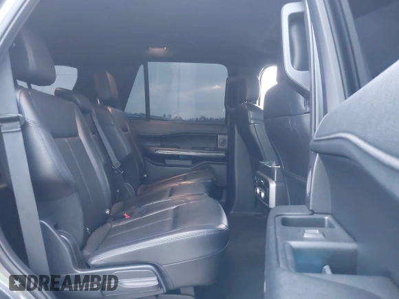 2019 Ford Expedition XLT with VIN 1FMJU1HT7KEA11849, listed as a IAAI auction lot 41727959 with 133,975 mi miles. Bid and sale history available at carsss.com. Image 8.