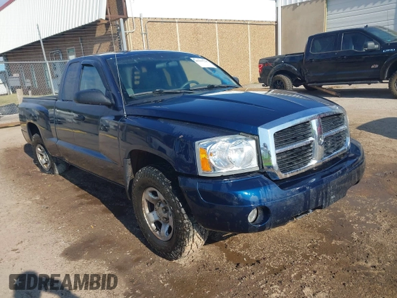 2005 Dodge Dakota z VIN 1D7HW22N05S254041, wystawiony jako IAAI lot #40369728 z przebiegiem 152 520 mil mil oraz . Historia ofert i sprzedaży dostępna na DreamBid. Obrazek 1.