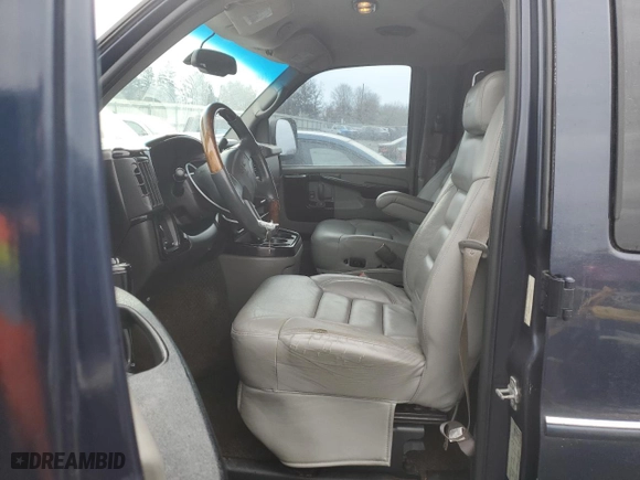 2005 GMC Savana Cargo Van YF7 Upfitter with VIN 1GDFG15T651195114, listed as a Copart auction lot 47028075 with 128,214 mi miles and Clean Title. Bid and sale history available at carsss.com. Image 7.