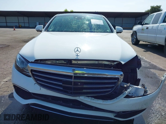 2017 Mercedes-Benz E 300 Luxury z VIN WDDZF4JB3HA236618, wystawiony jako IAAI lot #42489715 z przebiegiem 74 946 mil mil oraz . Historia ofert i sprzedaży dostępna na DreamBid. Obrazek 12.