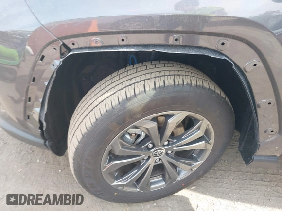 2025 Toyota RAV4 Hybrid XLE Premium with VIN JTMB6RFV5SD154617, listed as a IAAI auction lot 42066826 with 2,410 mi miles and . Bid and sale history available at DreamBid. Image 20.