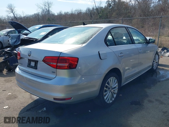 2015 Volkswagen Jetta SE with VIN 3VWD07AJ3FM242267, listed as a IAAI auction lot 41500978 with Not provided miles and . Bid and sale history available at DreamBid. Image 4.